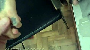 Ela veio me mostrar o pijama novo e sentou no meu pau short