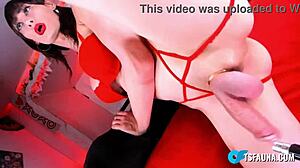 쉬메일이 그녀의 느슨한 자지를 자랑하는 홈메이드 클립