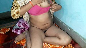 क्लासरूम में इतिहास टीचर के साथ पहली बार सेक्स!