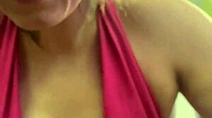 Nossa meu treino na academia me deixou muito suada qui at� minha bucetinha escorreu fiquei com vergonha de tanto tes�o