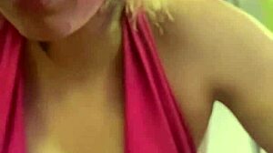 Nossa meu treino na academia me deixou muito suada qui at� minha bucetinha escorreu fiquei com vergonha de tanto tes�o