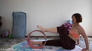 Granny's Cameltoe Fetish Lesson with Big Pussy Lips