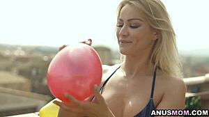 Cherry kiss plánuje parnú análovú prekvapenku pre stepsona na narodeniny s divokým jazdením.