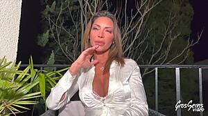 Vittoria genießt harten Action mit Stil.