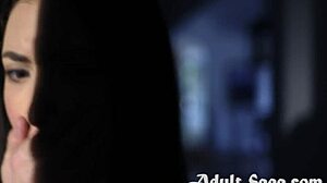 ابنة الزوج الغيورة تكتشف أمها مع أختها جين وايلد