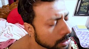 Sudipas saftige patter suges hårdt!