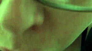 Close up blowjob lipstick di kontol hitam besar