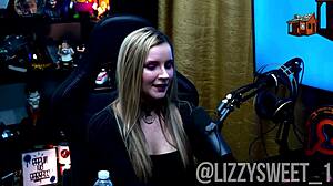 Ela Colocou Os Peitos Para Fora E Apertou O Biquinho O Ruan Babou De Vontade - Lizzy Sweet