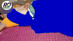 गाँव की लड़की खुले मैदान में साड़ी उठाकर गैंड दिखाती है