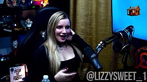 Ela Colocou Os Peitos Para Fora E Apertou O Biquinho O Ruan Babou De Vontade - Lizzy Sweet