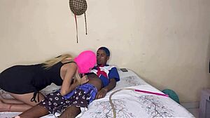 Follándome rico a la blancquita joven sin condón