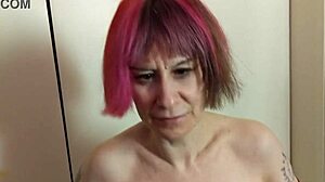 Amateur Twerking Milf With No Panties Naked Twisting Her Ass