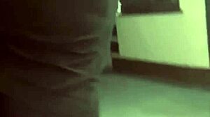 Měl jsem párty s tou MILF a skončili jsme šukáním ve sprše, bože