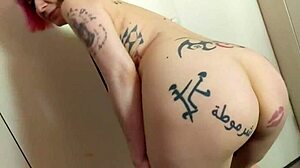 Amateur Twerking Milf With No Panties Naked Twisting Her Ass