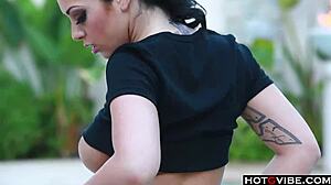 melena mason's solo session in 2017.