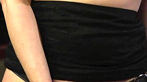 عبد مكمم بديلدو يخضع لسيدة في لعب خشن