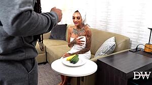 Bush queen Leah Michelle snakt naar lekkere traktatie vanavond