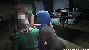 Аматерска тинејџерка 18+ 18+ шуња се за огромни курчић за врели секс.