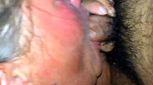 A la gorda de celedonia le encanta chupar mi pija