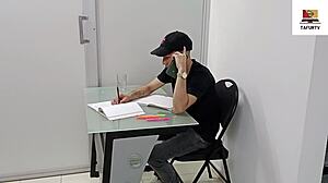 mi compañera esta cachonda y me seduce para que la ponga a chupar verga- parte 1