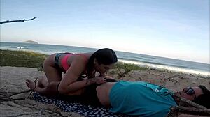 oral na beira do mar feito pela diva indiana?