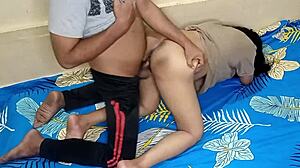 College pige kneppet hårdt for penge