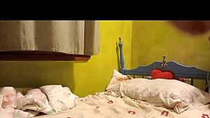 Siyah gay çift tutkulu sik oyunuyla samimi anlarını yaşıyor, her santimi keşfediyor