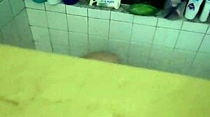 Grabo Mi Madrastra Cachonda Bañándose Como Milf