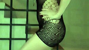 Suzy Klinn Dances Sexy Before Shemale Cumshot!