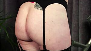 foxy bombshell gets cumshot on her face gulping all the jizm