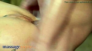 Pequeña de 18+ Carmel Anderson chorrea fuerte