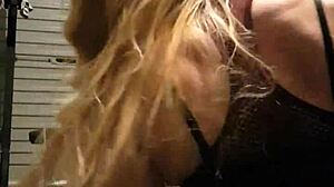 Blonde milf bodybuilder undresses teasingly in gym, ripping leggings