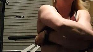 Blonde milf bodybuilder undresses teasingly in gym, ripping leggings