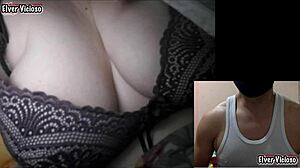 Η γειτόνισσα με τα μεγάλα βυζιά με καλεί συχνά να την δω