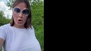 Ugh, ó, a cicim kicsúszott a városi parkban sétálva, olyan kínos!