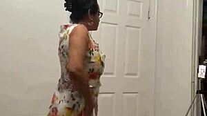 वाह! परिपक्व लातीना अन्ना मारिया बैकस्टेज में प्रशंसकों को लुभाती है!