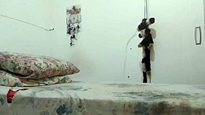 stella still provocou tanto o amigo e ele meteu na buceta sem d� tapa na cara e chupando o dedo gostoso full on red