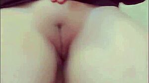 Похотливая молодая 18+ трет узкую пизду в черном платье, маленькие 18+ сиськи наружу.