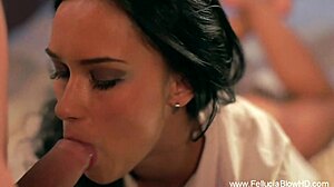 Hai mai ricevuto un pompino sensuale da una milf come questo? 🔥