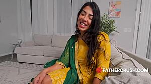 Prepovedana afera z zapeljivo Desi pastorko v tabu srečanju