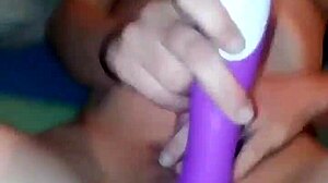 جلسة استمناء منفردة عنيفة مليئة باللذة