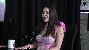 hey, loved filming in the car showing ass and pussy until cum drips 😍