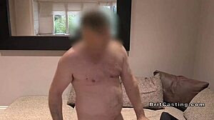 bundet blondine tager hård anal i casting session