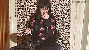 Fajčiaca goth dievča po dlhom dni za scénami Pt2 HD!