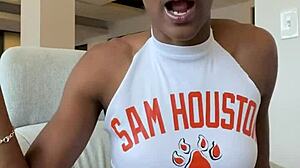 Fit black college girl using dildo 😏