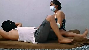 Première anal hardcore de la Desi Bhabhi avec une branlette brutale de la MILF pakistanaise étudiante