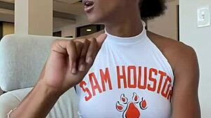 Fit black college girl using dildo 😏