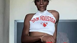 Fit black college girl using dildo 😏