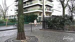 I admire Kitana's sexy body in lingerie