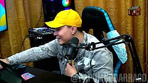 ela ficou peladinha pro apresentador mostrou o peito natural e empinou gostoso - bruna carlos